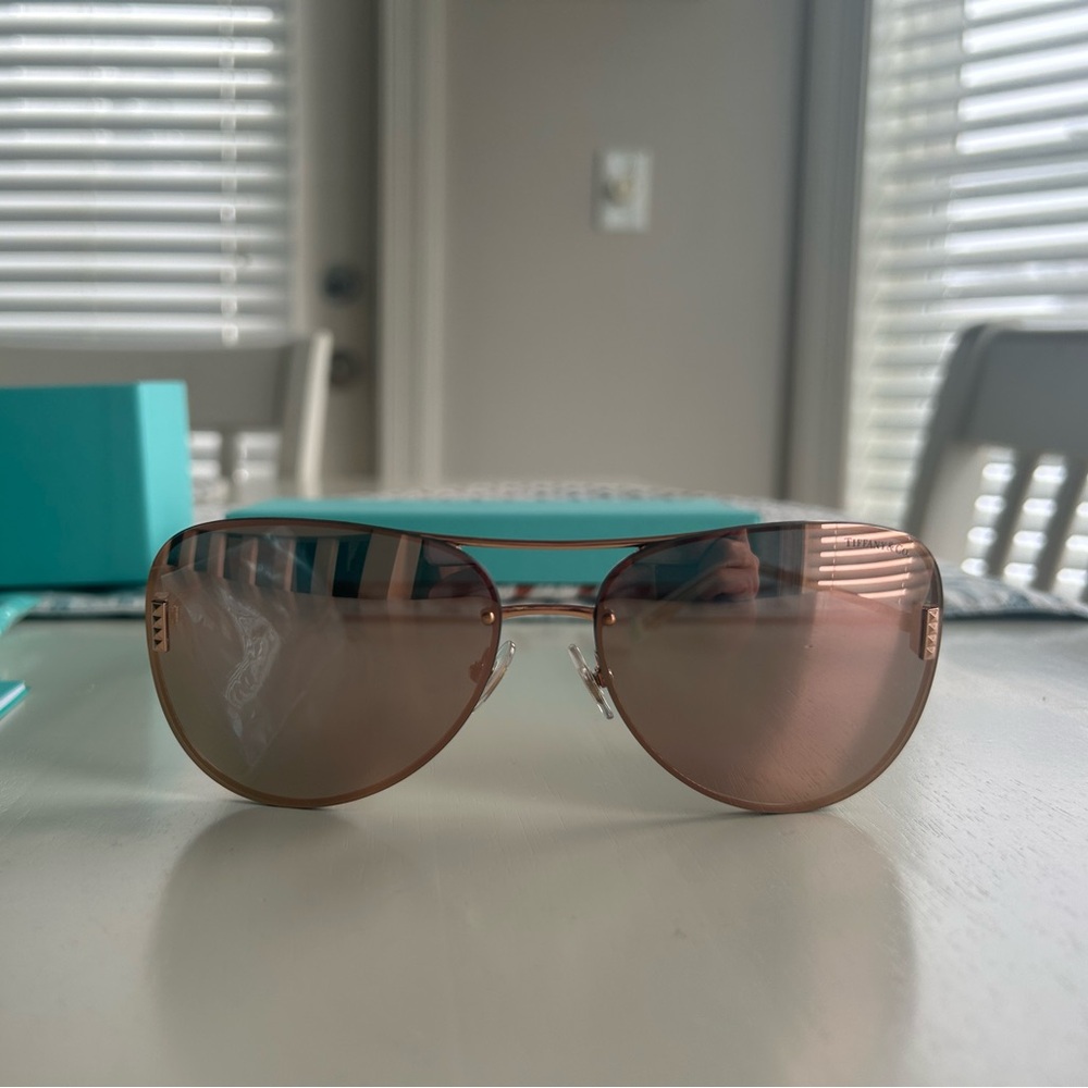 RARE! Rose gold Tiffany and Co aviator sunglasses Authentic 💯BRAND NEW!